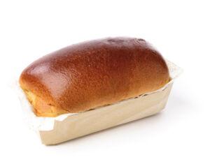 briochebrood in houten bakje